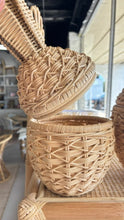 Load image into Gallery viewer, Rattan Pineapple - multiple sizes