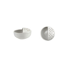 Load image into Gallery viewer, Stoneware Berry Bowl With Strainer White
