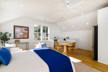 Load image into Gallery viewer, The Neelie Scalloped Round Table