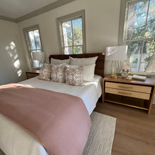 Load image into Gallery viewer, Sienna Bed - King
