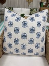 Load image into Gallery viewer, Blue Flower Pattern Pillows
