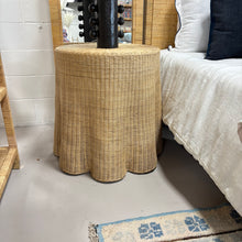 Load image into Gallery viewer, Abanik Scalloped Round Table
