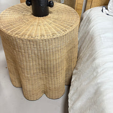 Load image into Gallery viewer, Abanik Scalloped Round Table
