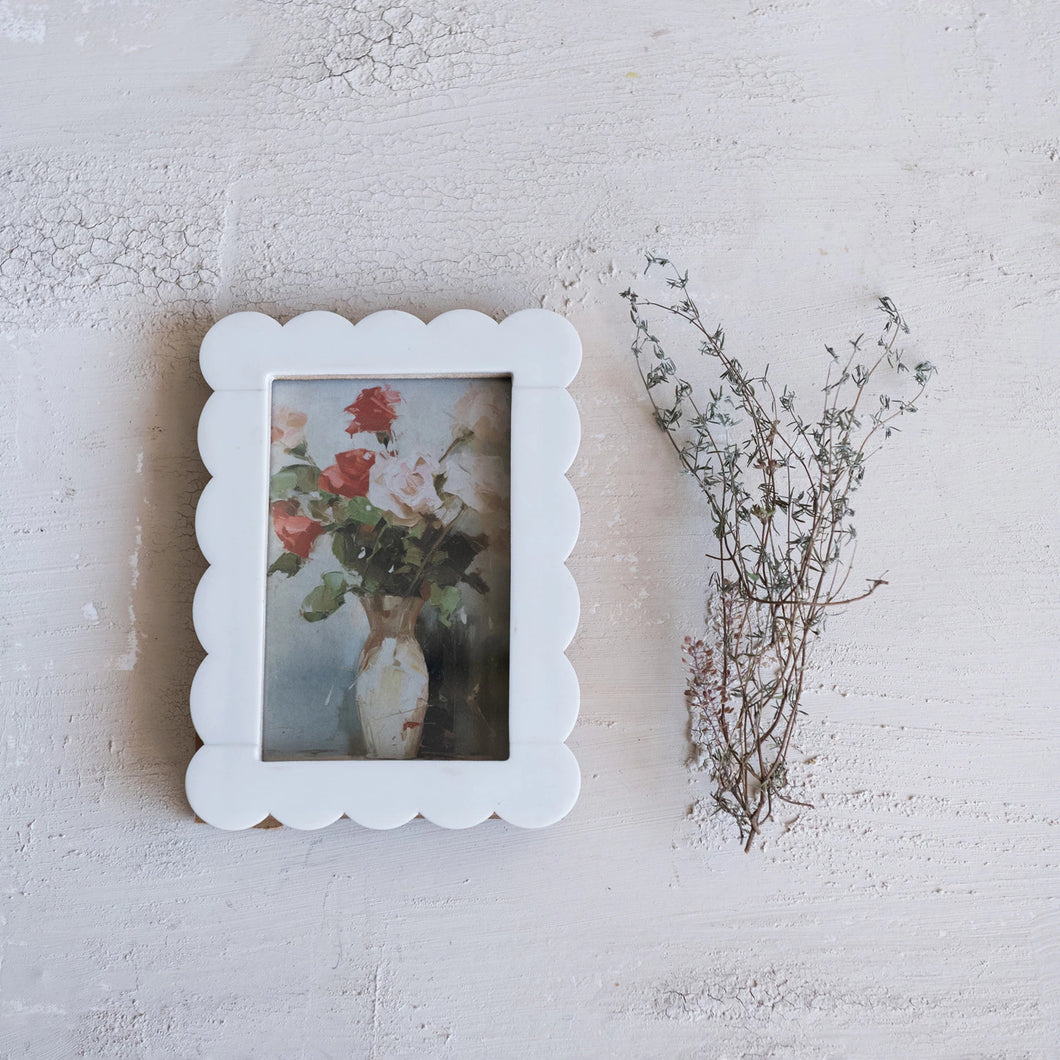 DG0218 Scalloped Resin 4 x 6 Frame